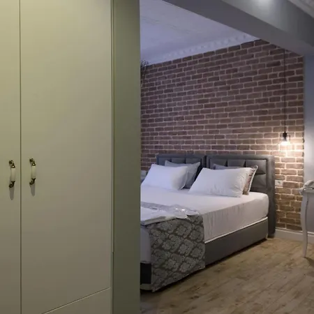 Luna Boutique Hotel 2*